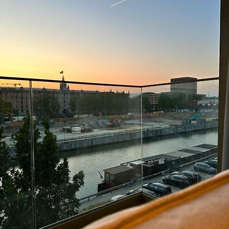 Canal View One Bedroom Flat Brussel Bagian luar foto
