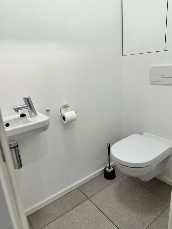 Canal View One Bedroom Flat Brussel Bagian luar foto