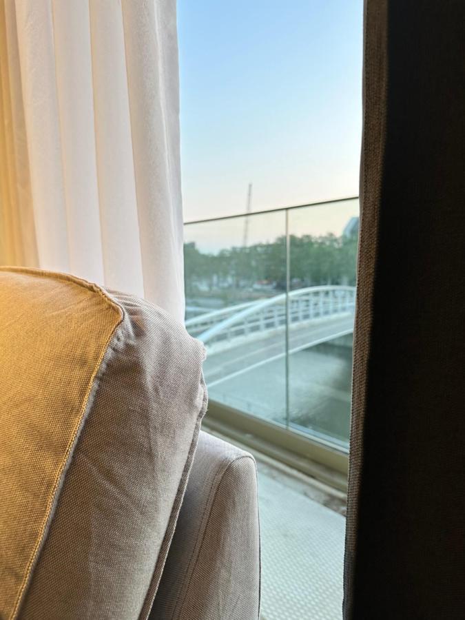 Canal View One Bedroom Flat Brussel Bagian luar foto