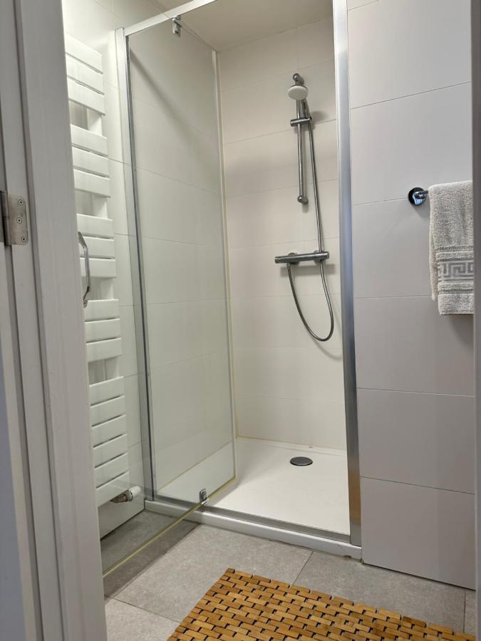 Canal View One Bedroom Flat Brussel Bagian luar foto