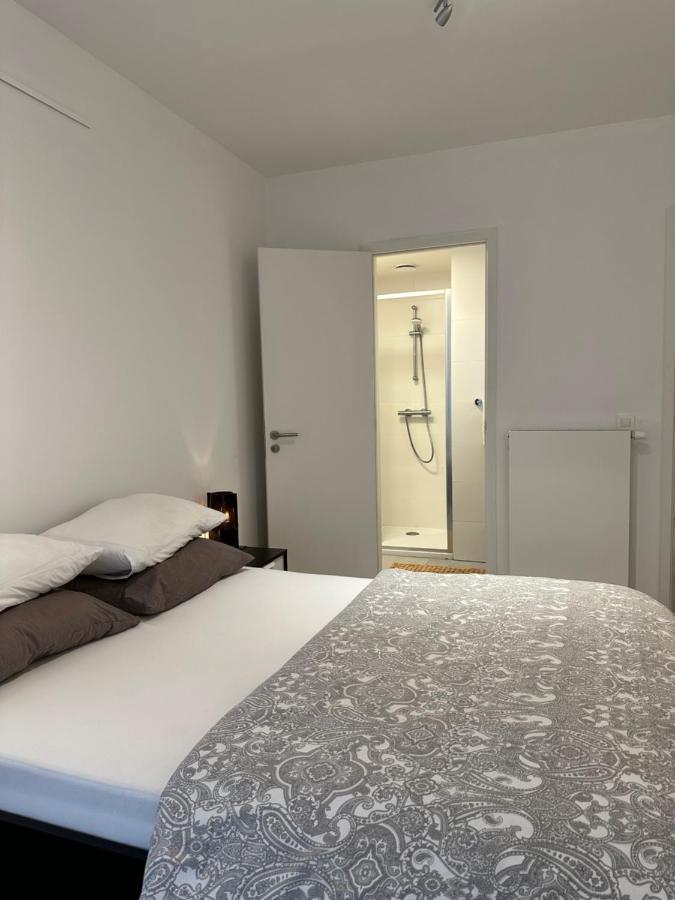 Canal View One Bedroom Flat Brussel Bagian luar foto